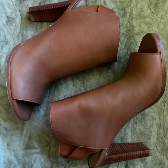 Stuart Weitzman “Hereitis” open toe bootie.  Medium brown, smooth leather.EUC - Picture 1 of 9